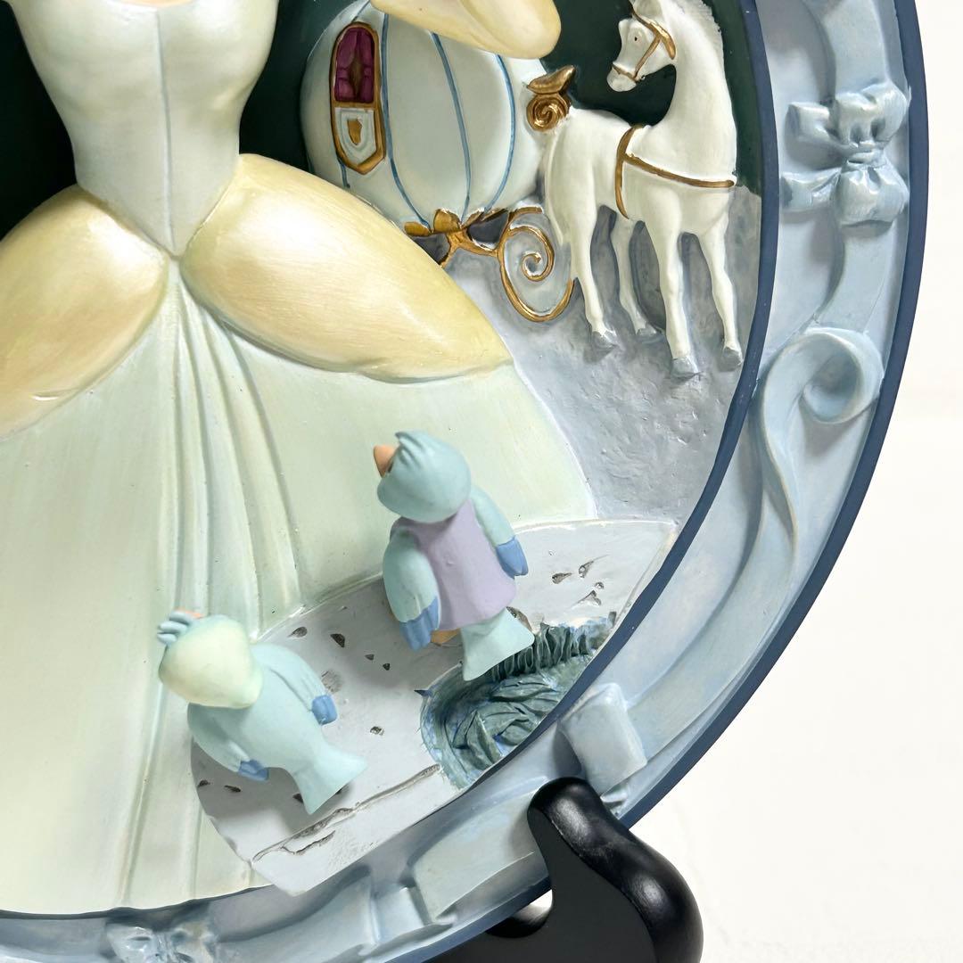 ディズニー　シンデレラ　絵皿　3D イーゼル付き