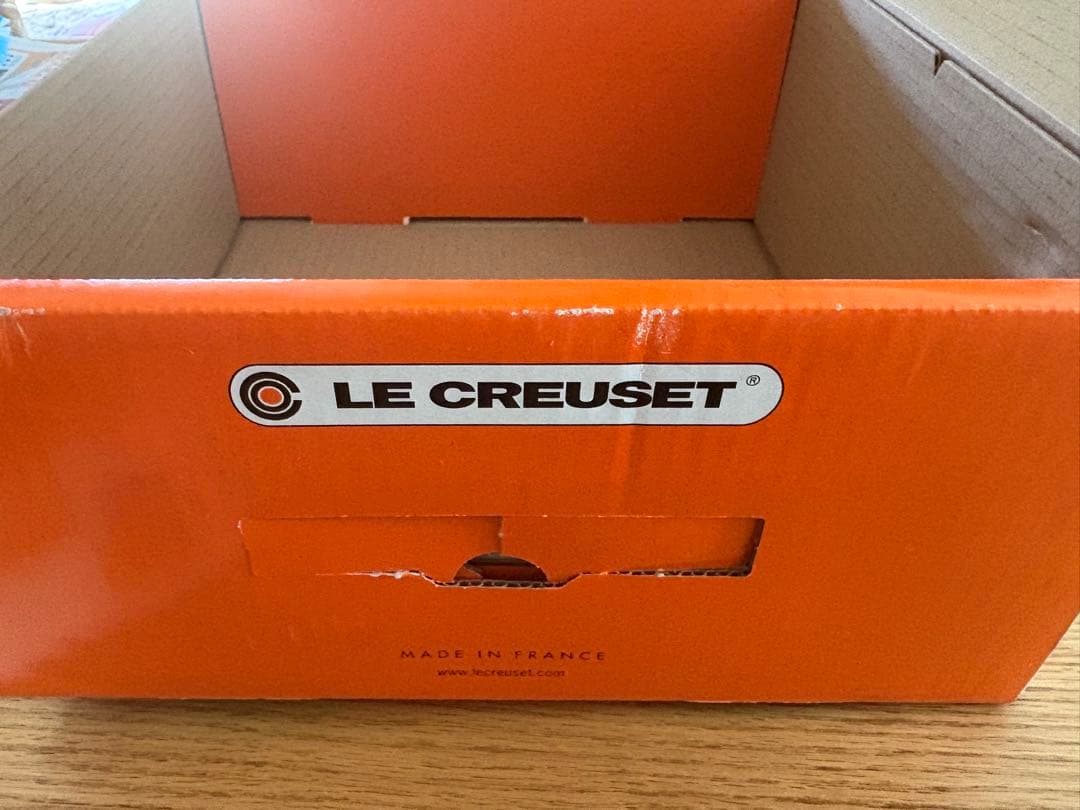 LE CREUSETクルーゼシグニチャー ココットロンドノエルレリーフ24cm