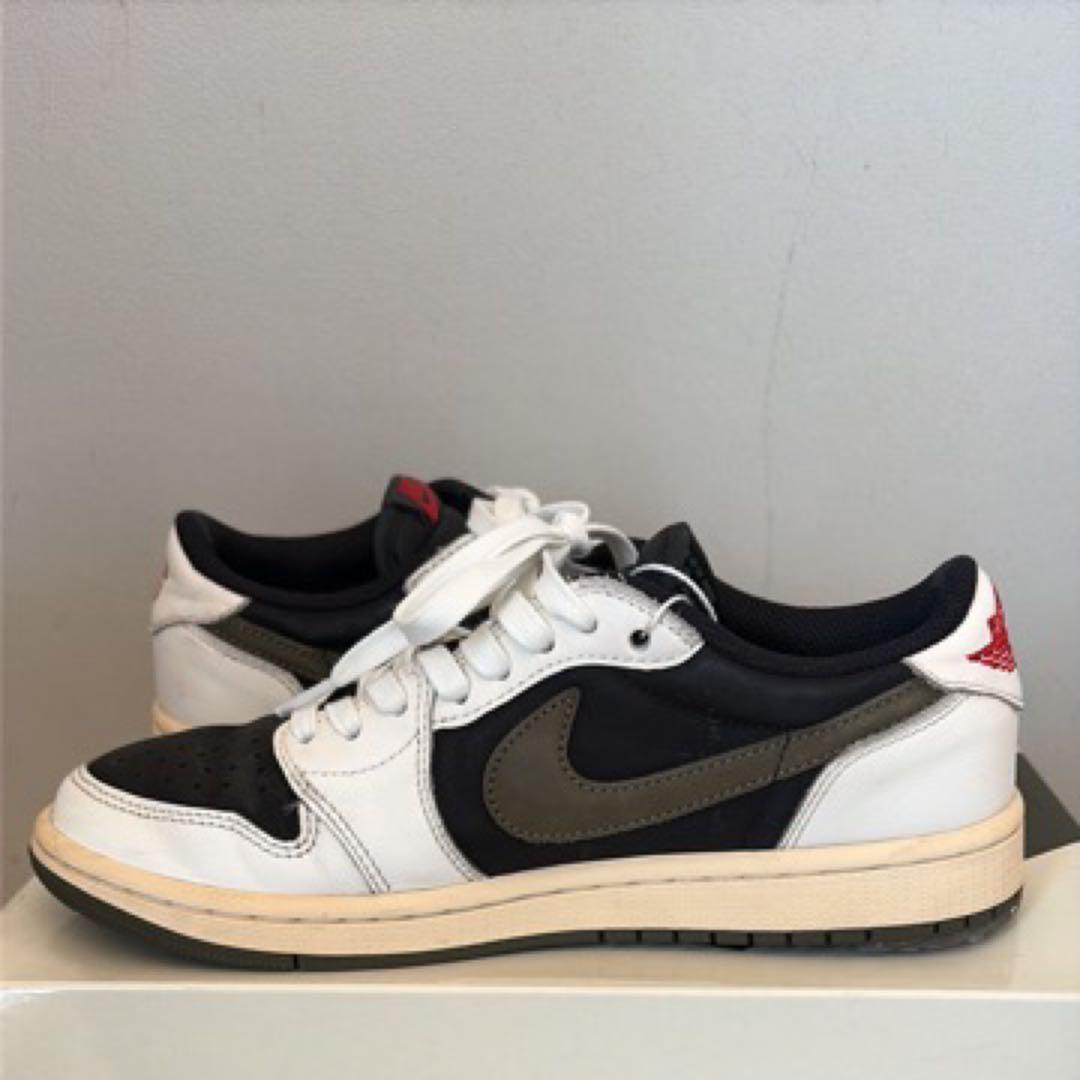 Travis Scott × Air Jordan 1 Medium Olive