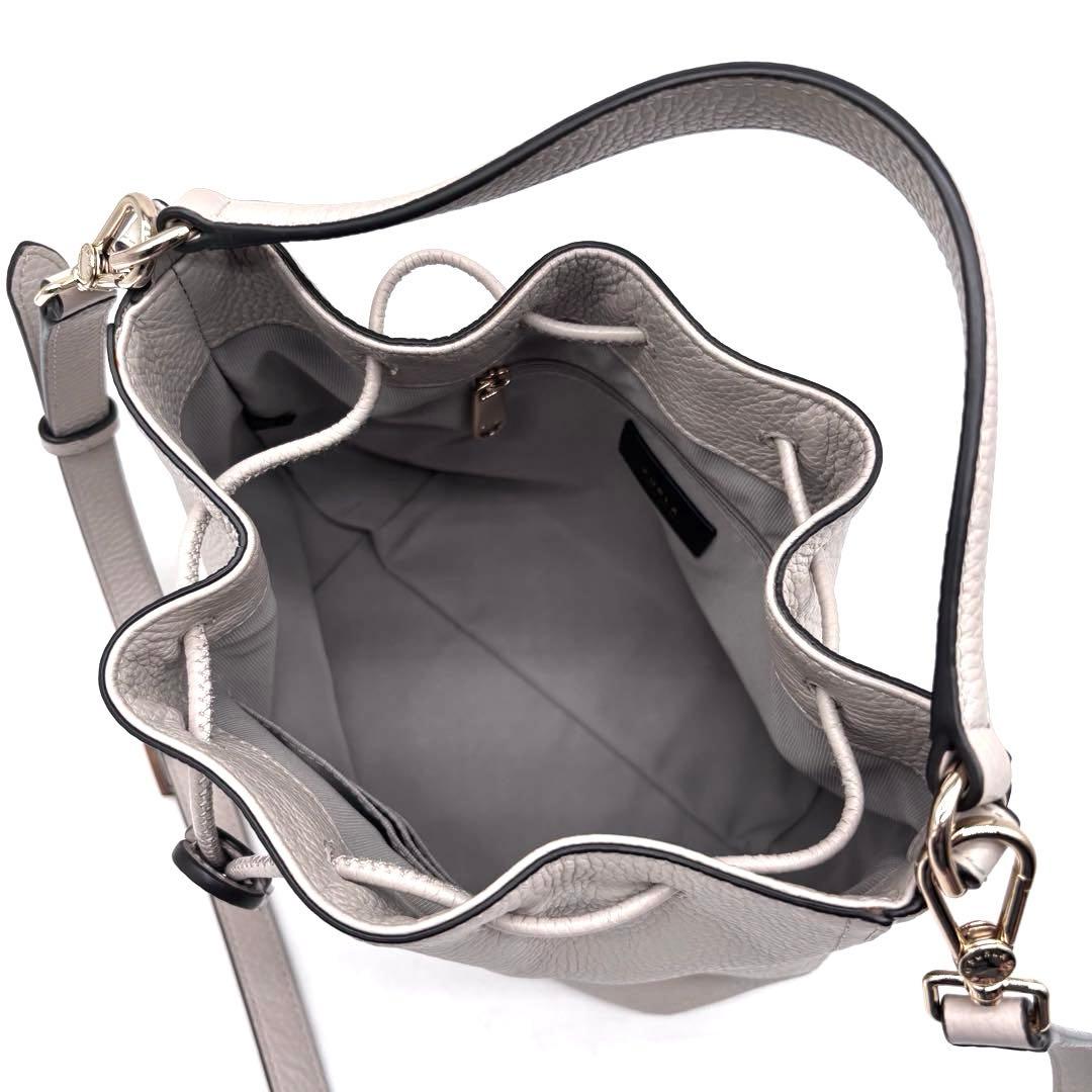 ✨極美品✨フルラ　アテナ　ショルダーバッグ　2WAY　アーチロゴ　巾着　グレー