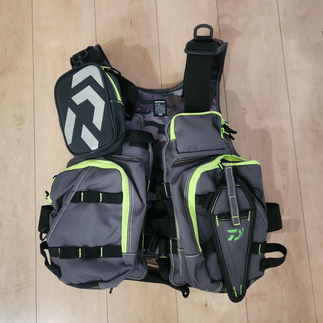 Daiwa フローティングジャケット グレー/ライム