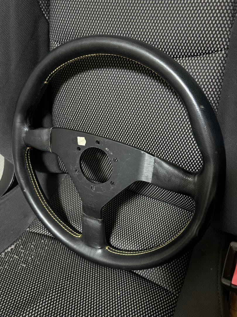 momo ステアリング 3スポーク 黒 V35