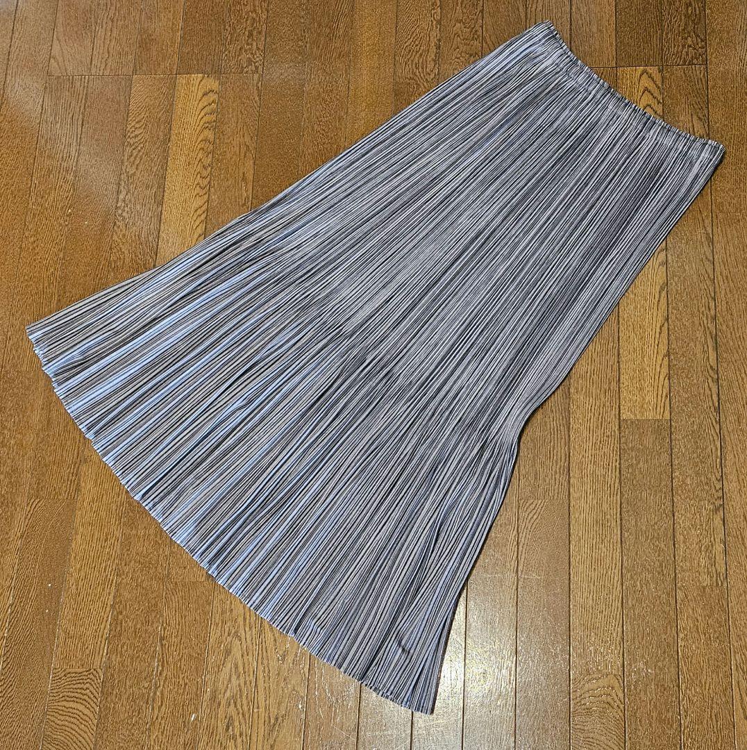 プリーツプリーズ　イッセイミヤケ　スカート