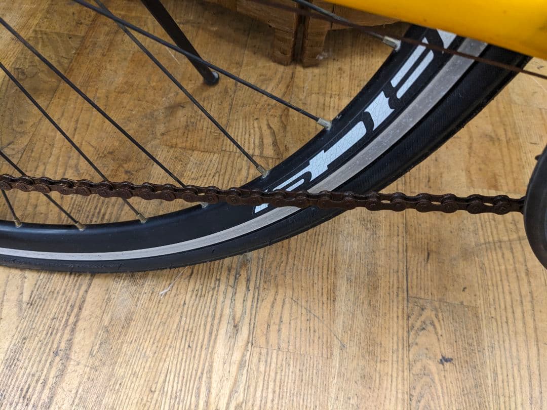 U019 クロスバイク　PRECISION　700×28c イエロー