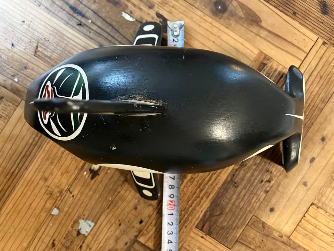 カナダ　Harris Smith Lalkawilas サイン有り立体造形クジラ