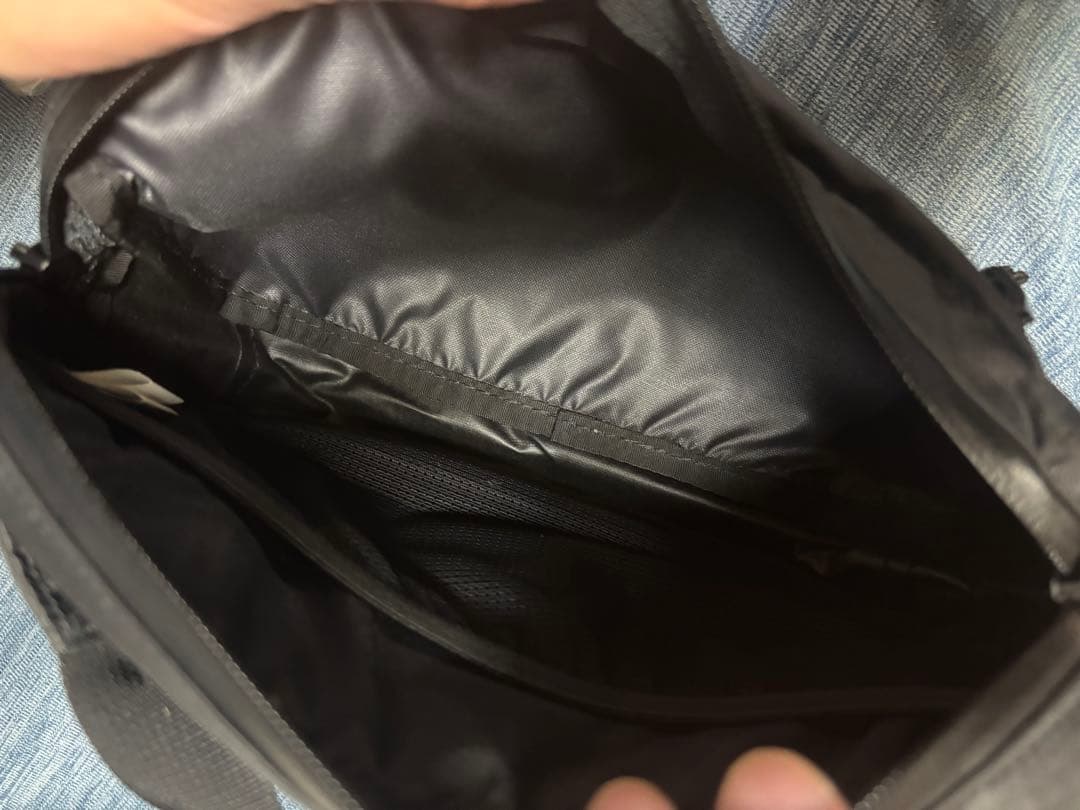 Supreme ボディバッグ ブラック　ステッカー付き