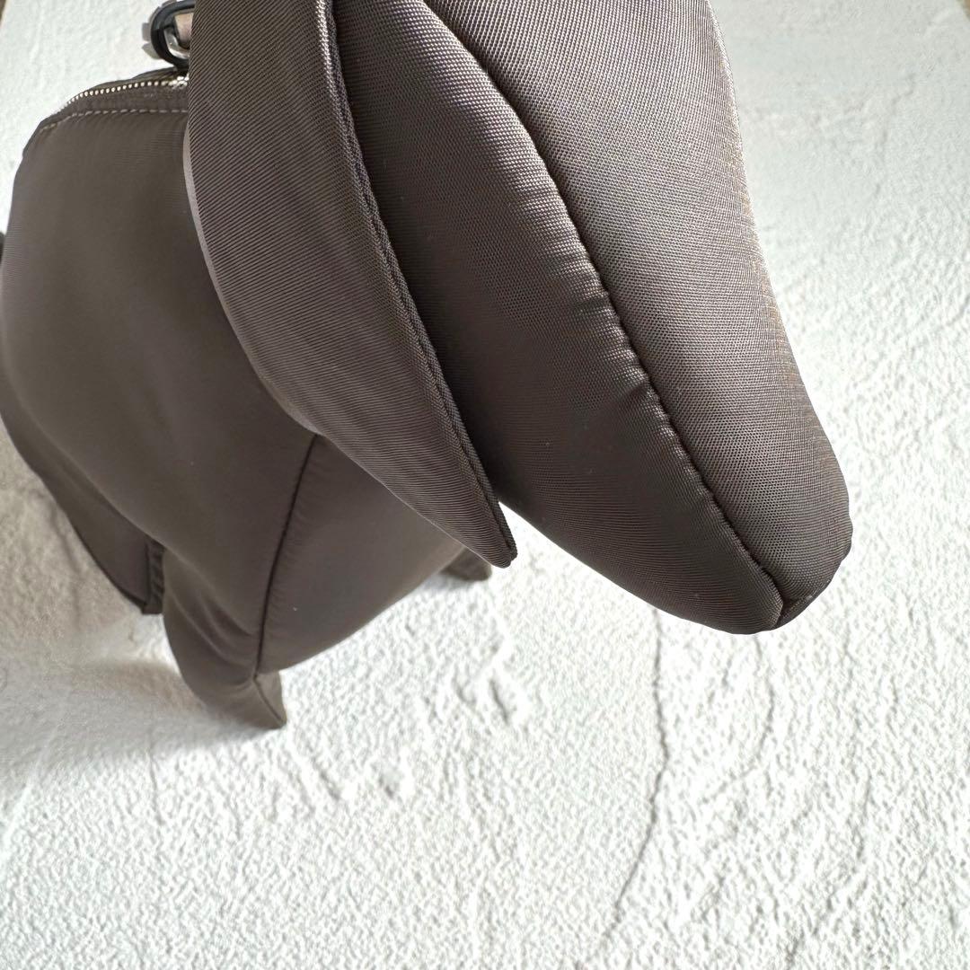 アニヤハインドマーチ 犬 ドッグ ポーチ Pouch Dog グレージュ - メルカリ