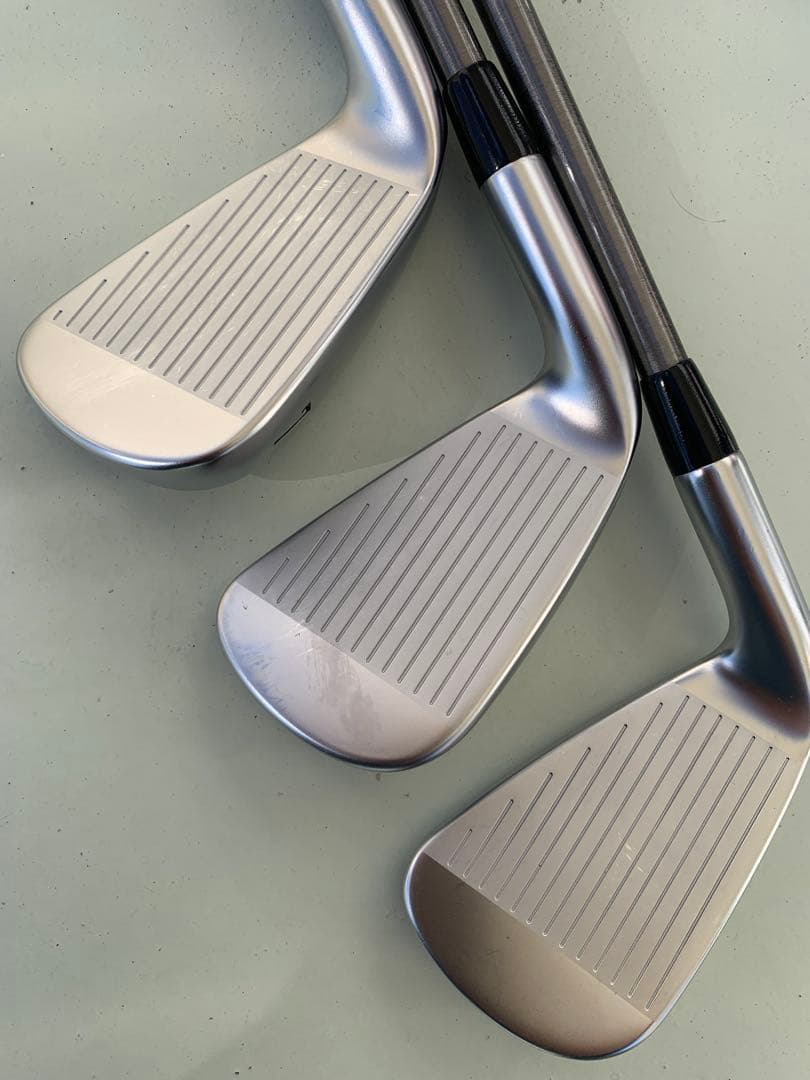 あうとばっ君出品