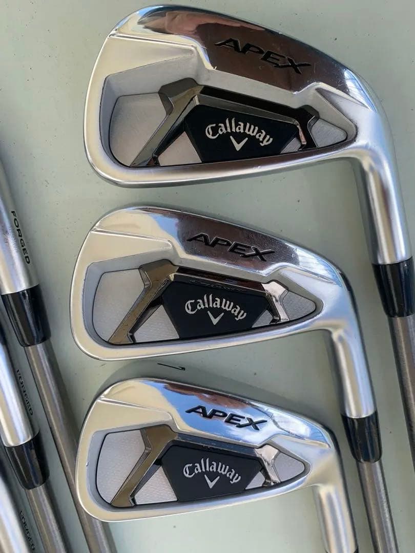 あうとばっ君出品