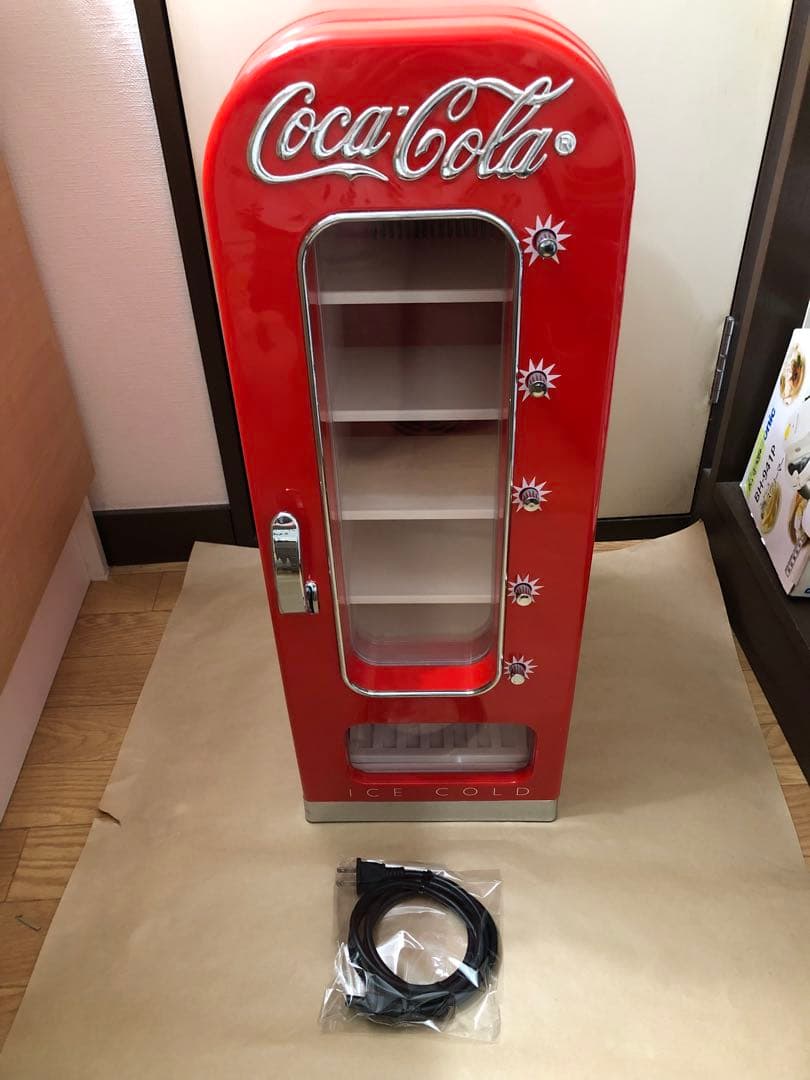 Coca-Cola コカコーラ レトロ調 自動販売機型冷蔵庫 CVF18-G - メルカリ