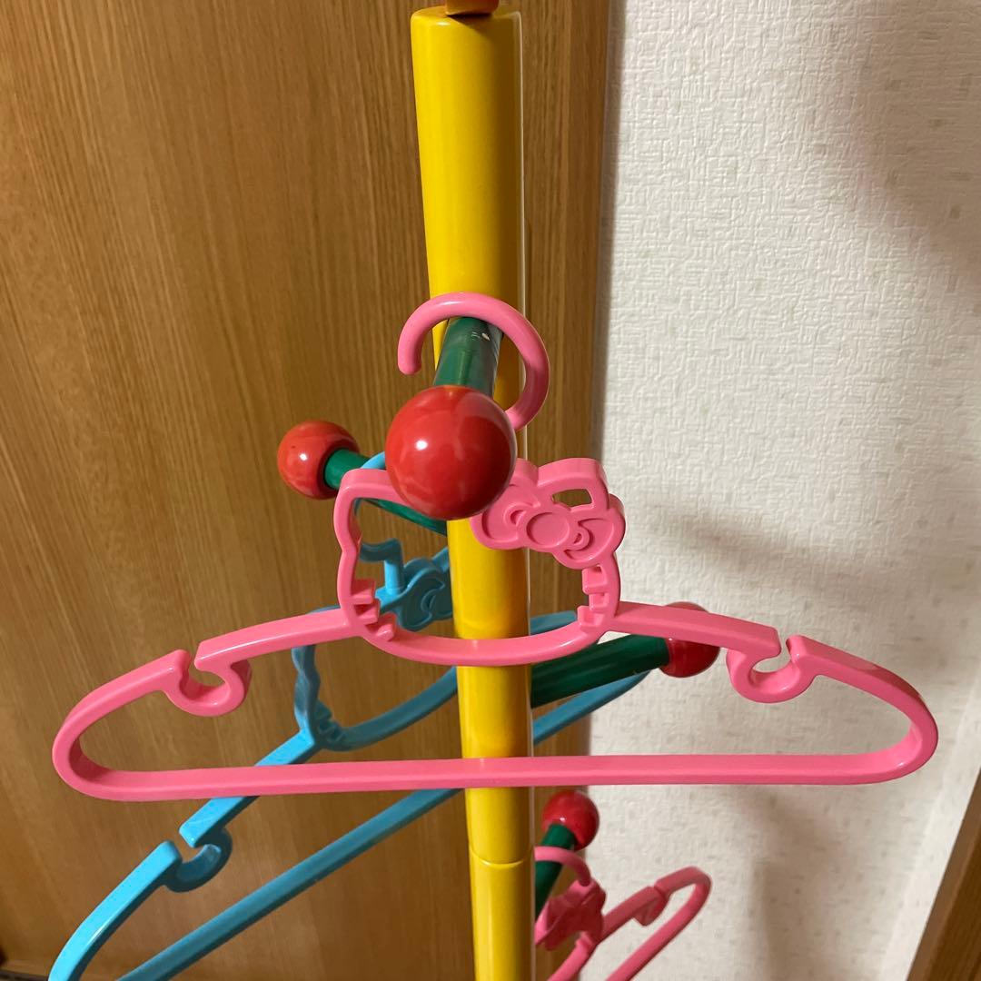 レア‼️ハローキティ木製ポールハンガー&キティちゃんハンガー - メルカリ