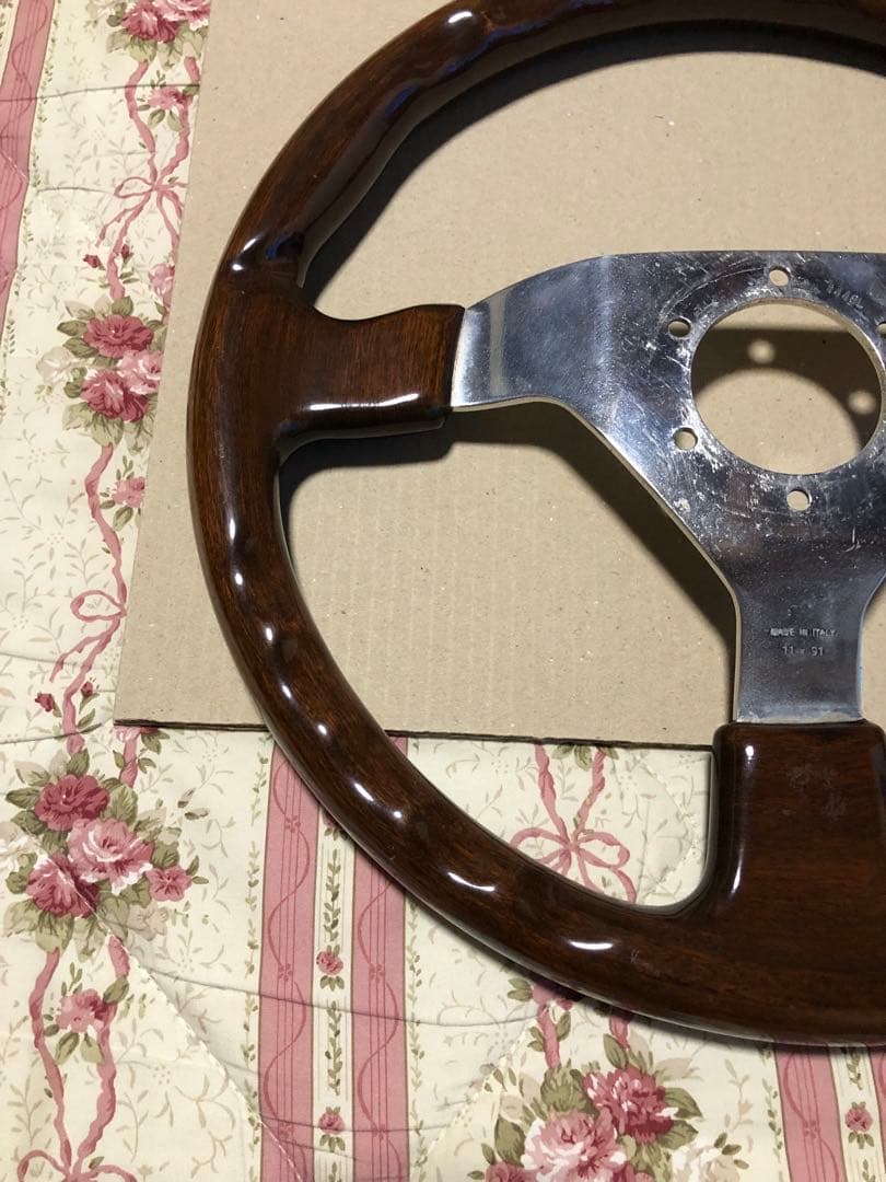 momo ウッドステアリング　中古品