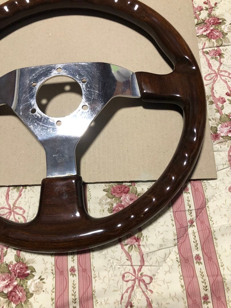 momo ウッドステアリング　中古品