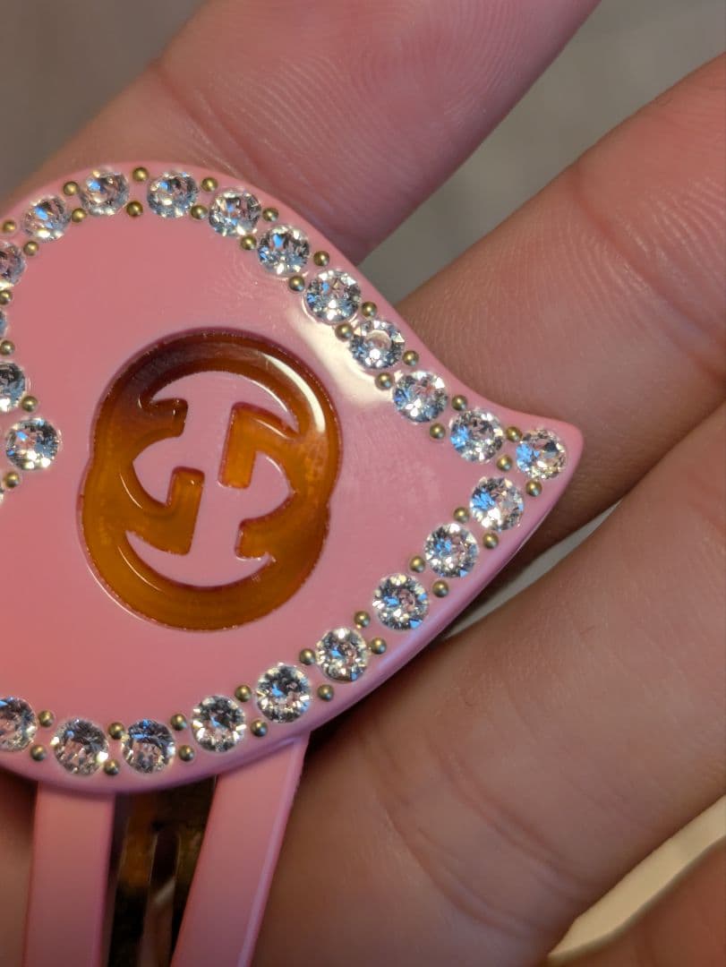 GUCCI ハート型ヘアクリップ ピンク