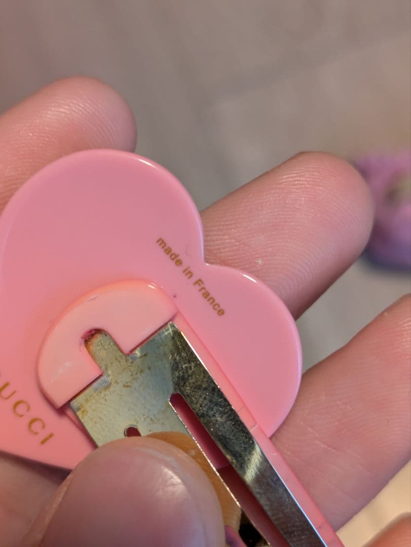 GUCCI ハート型ヘアクリップ ピンク