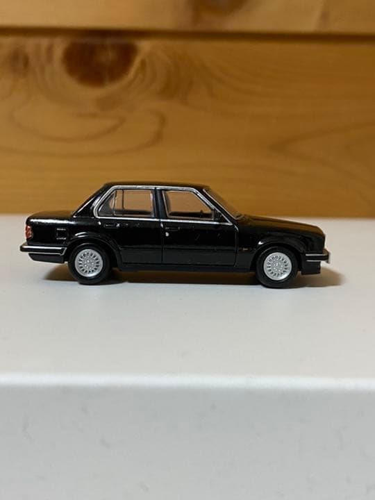 トミカリミテッドヴィンテージネオ　BMW 325i 4ドア