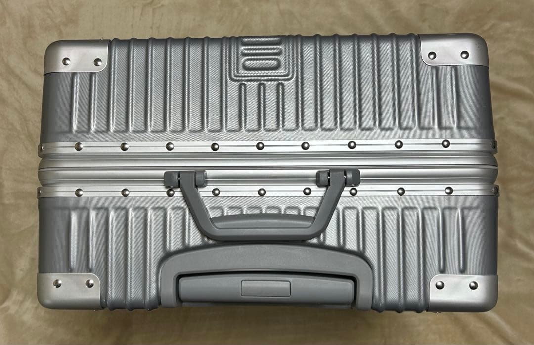 1回のみ使用】キャリー スーツケース ミニキャリー シルバー TSAロック