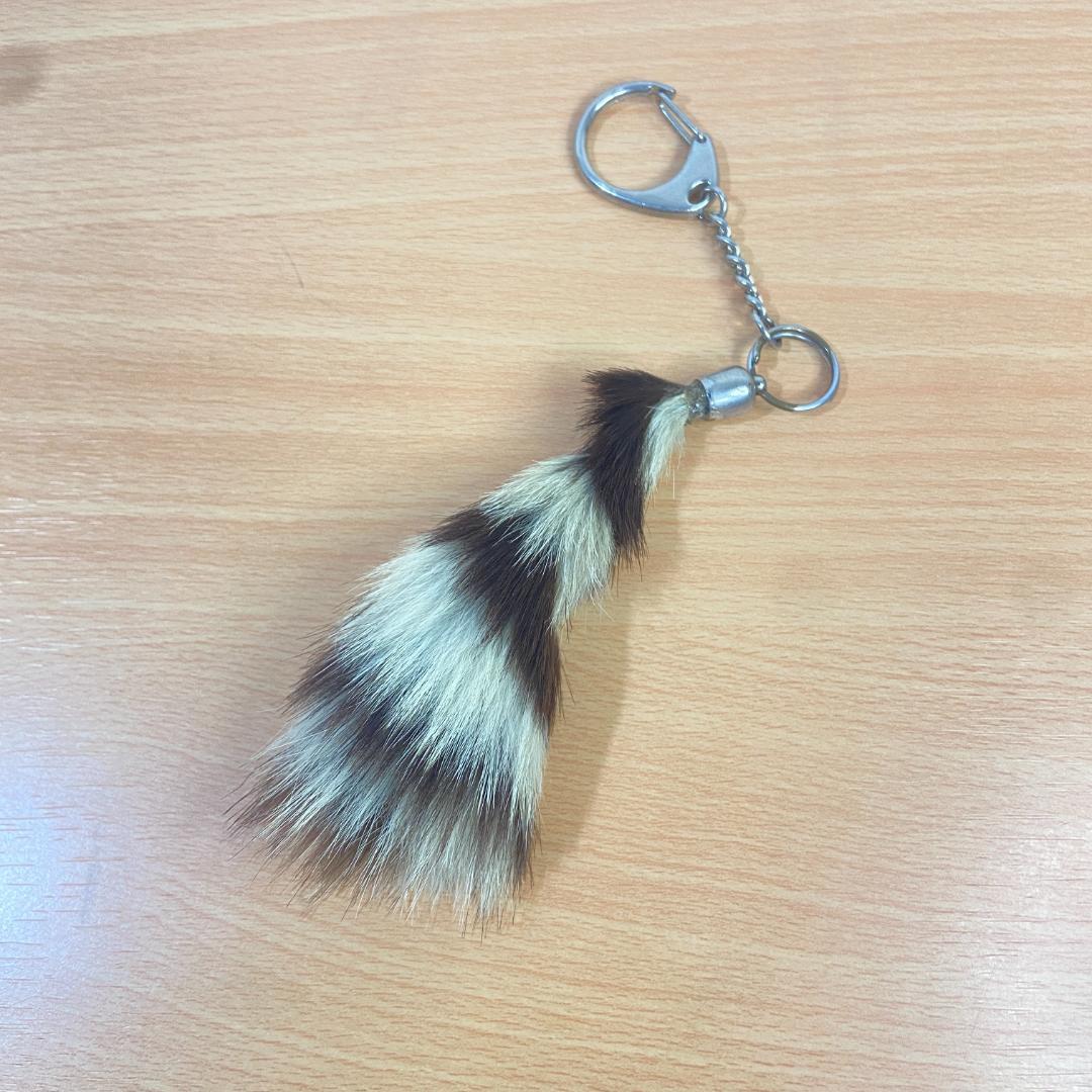新品・未使用】キーホルダー アライグマ リアルファーテール たぬき