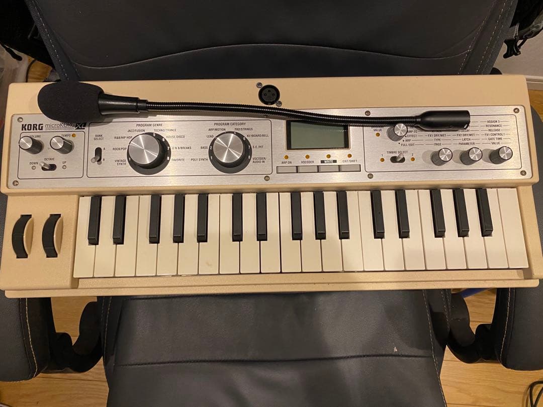 ③KORG microKORG XL シンセサイザー200台限定色ベージュ