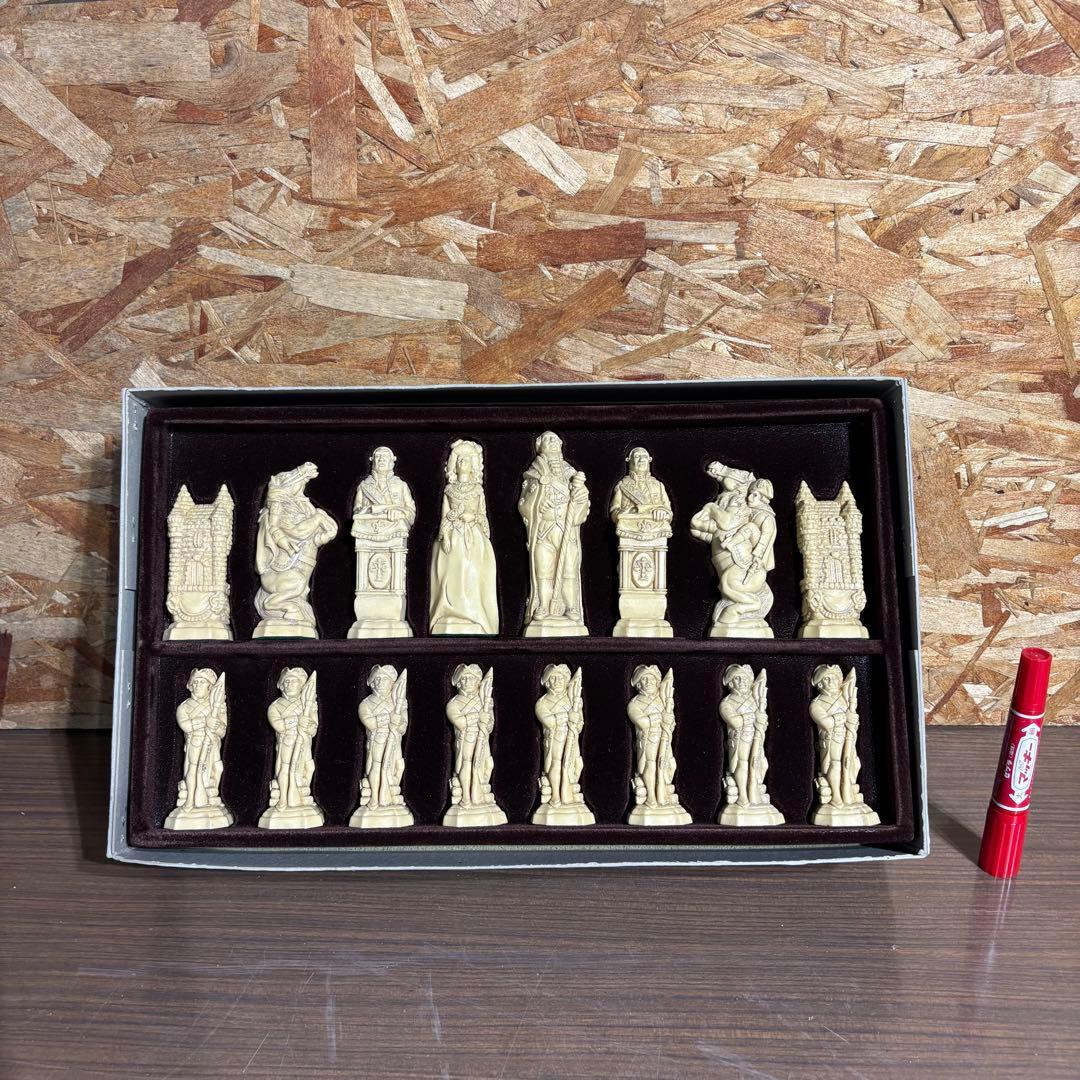 チェスの駒　白黒　アンティーク品