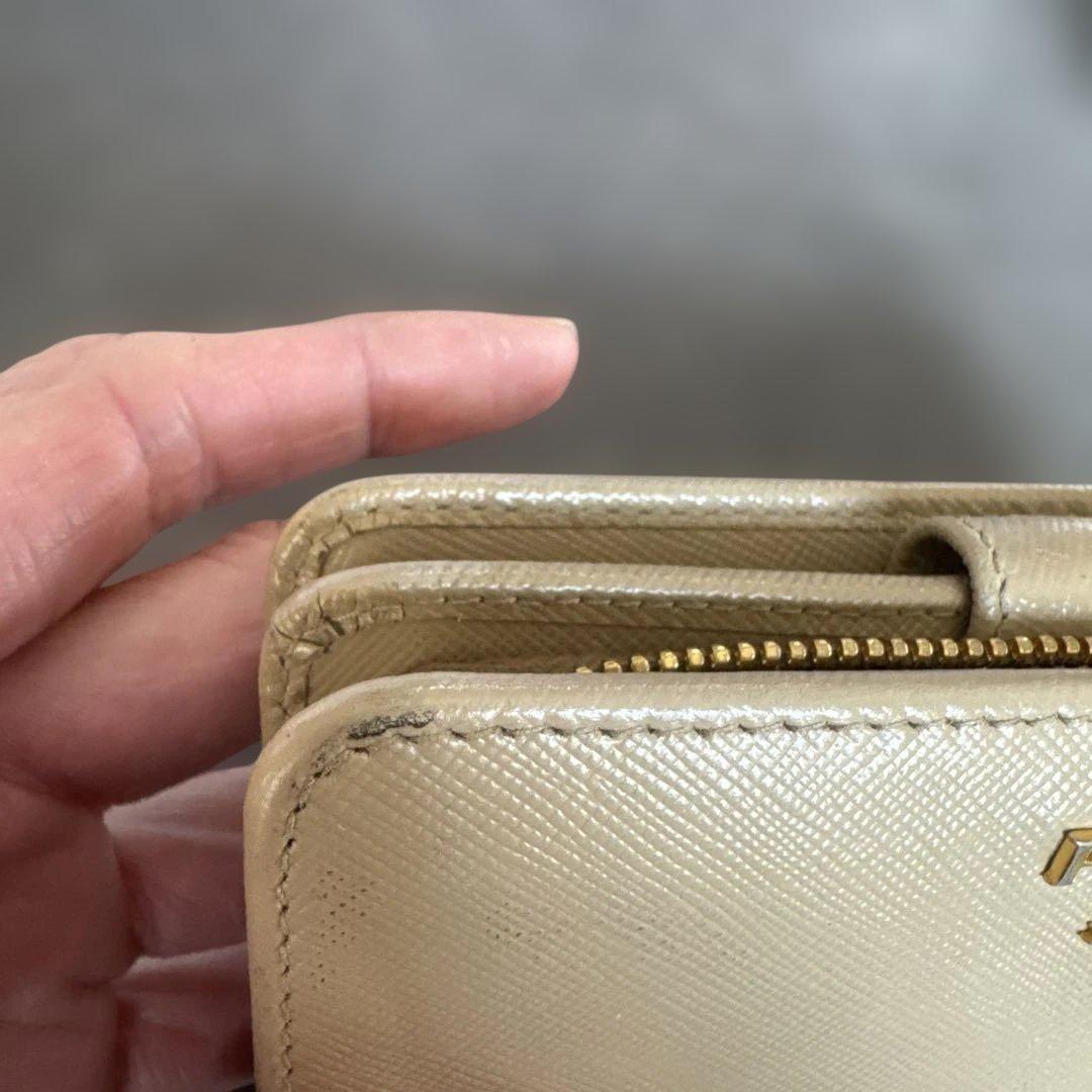 PRADA レザー 二つ折り財布 ベージュ