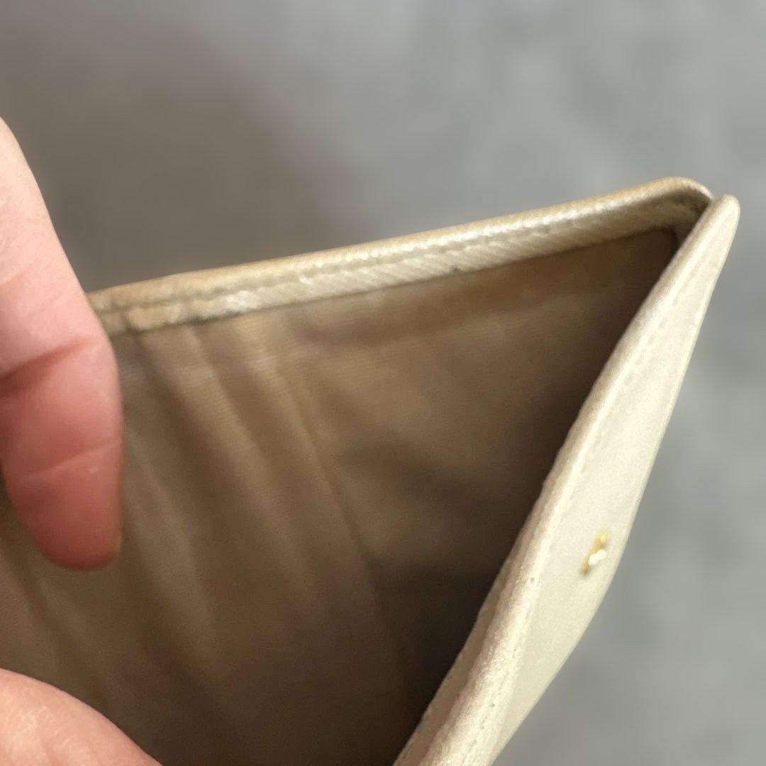 PRADA レザー 二つ折り財布 ベージュ