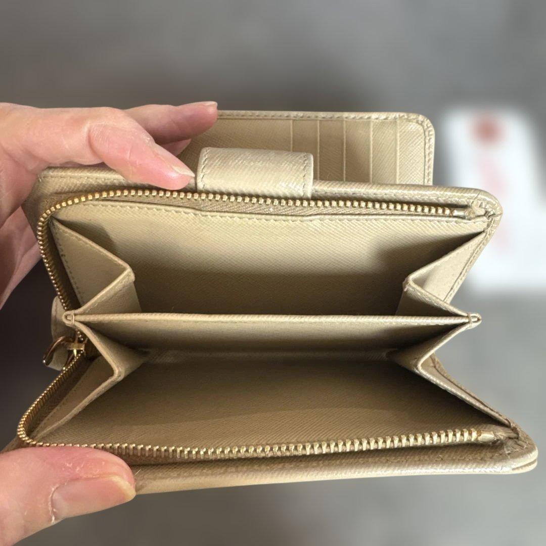 PRADA レザー 二つ折り財布 ベージュ