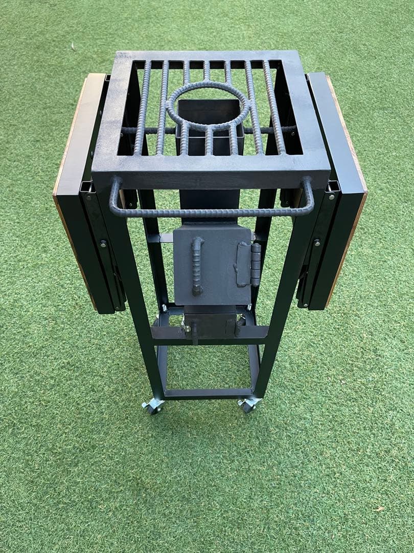 移動式折りたたみテーブル付きロケットストーブ