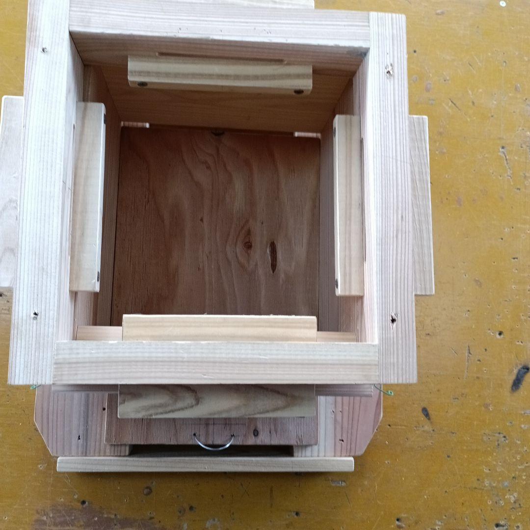 日本蜜蜂の巣箱　02