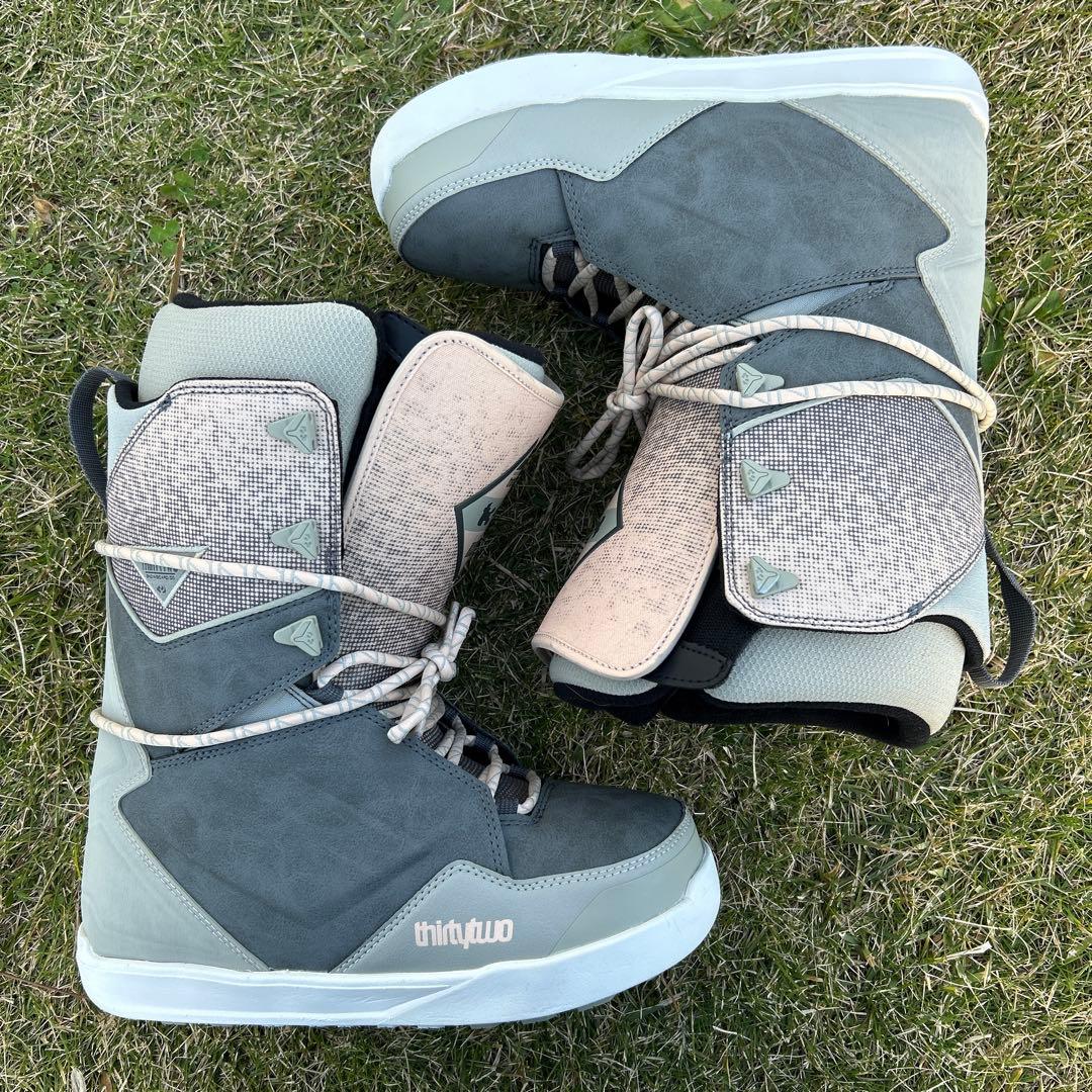 23-24 THIRTYTWO LASHED BRADSHAW スノボーブーツ