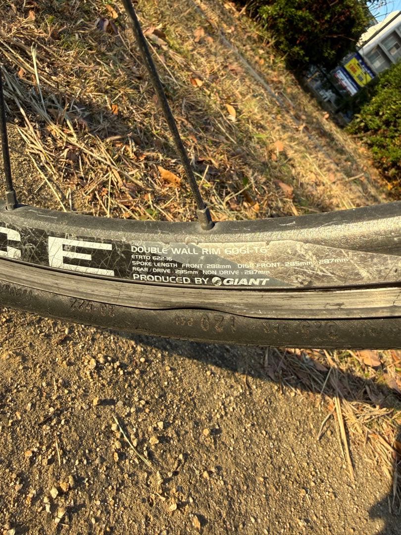 【GIANT DEFY】ロードバイク／スタンド付き／要整備