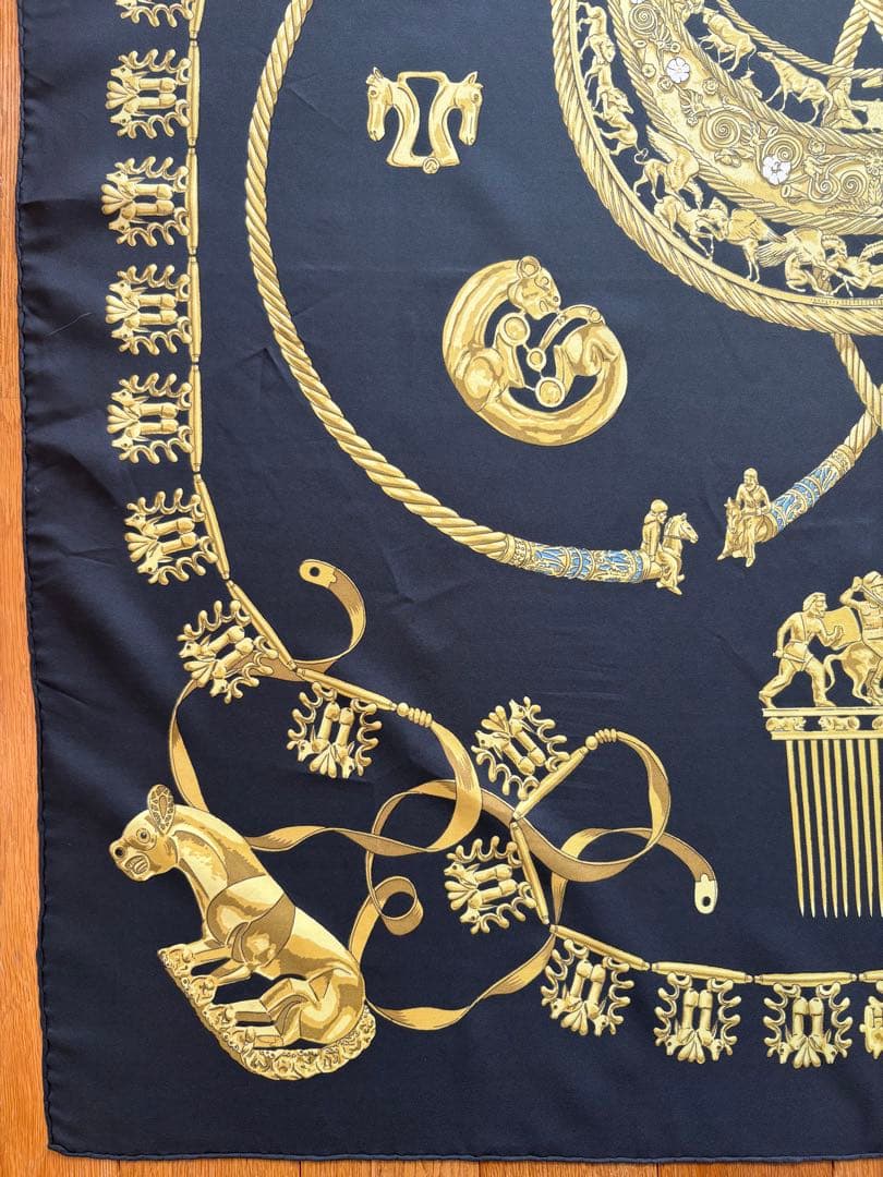 HERMES カレ 90 LES CAVALIERS D'OR 黄金の騎士