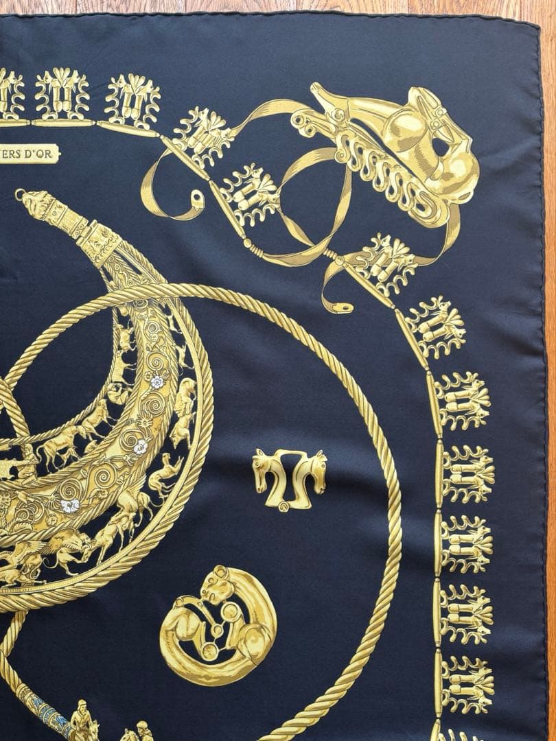 HERMES カレ 90 LES CAVALIERS D'OR 黄金の騎士