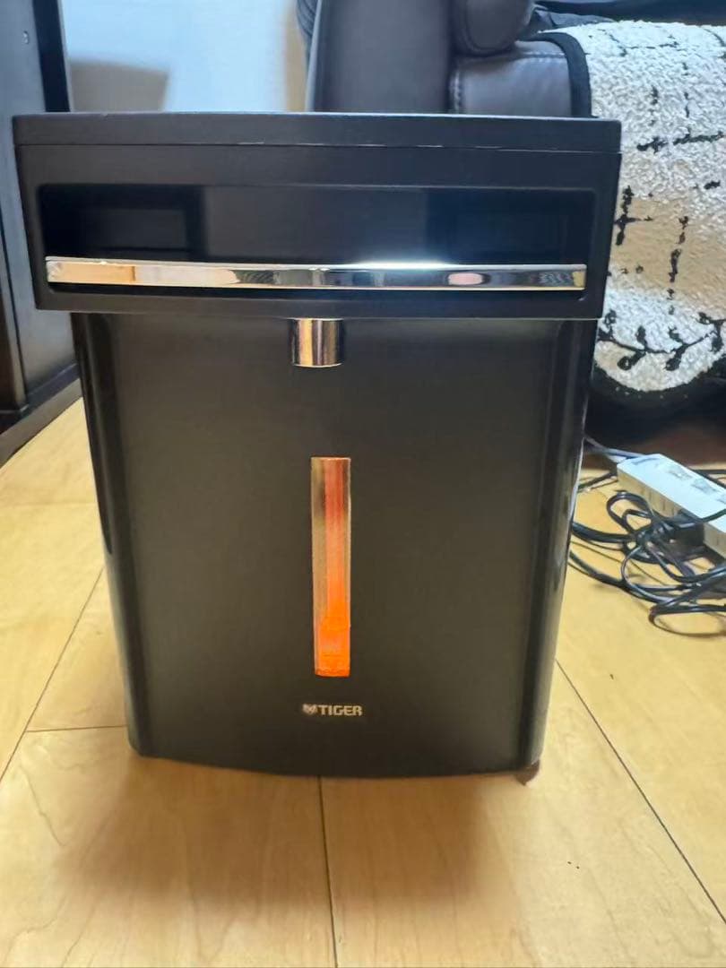 TIGER 魔法瓶ポット 2.2L ブラックpim-g220 消毒済み