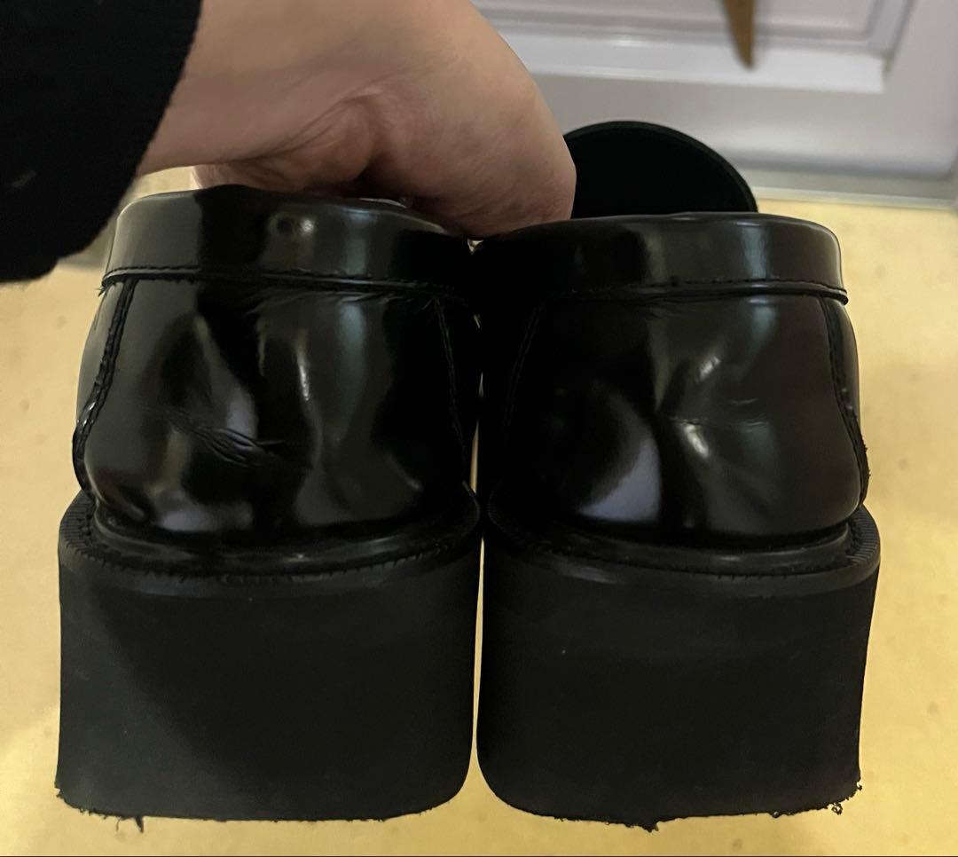 CAMINANDO ブラックレザー厚底ローファー ゴールドチェーン