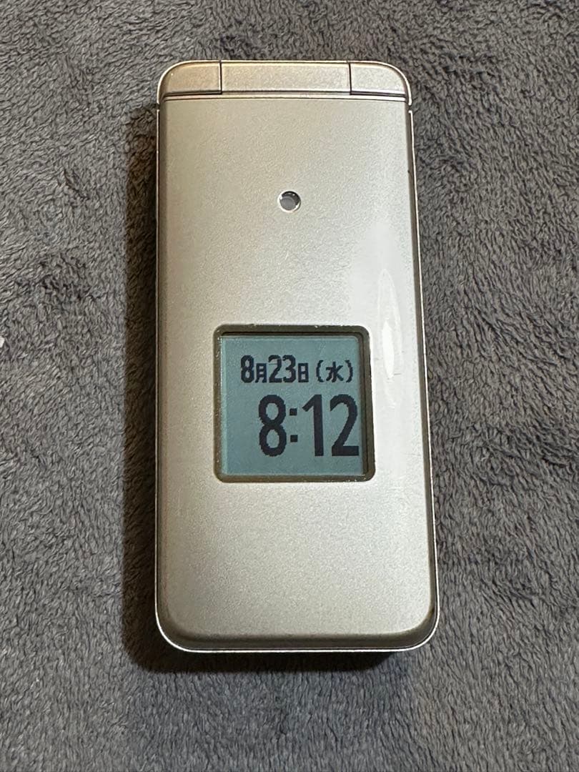 au かんたんケータイ KYF43 ゴールド（SIMロック解除済） - メルカリ