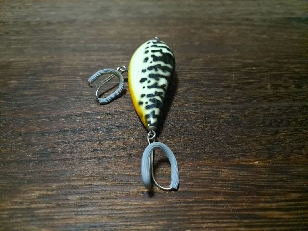 バルサ50　ステッピン・フラッター　ホワイトコーチドッグ