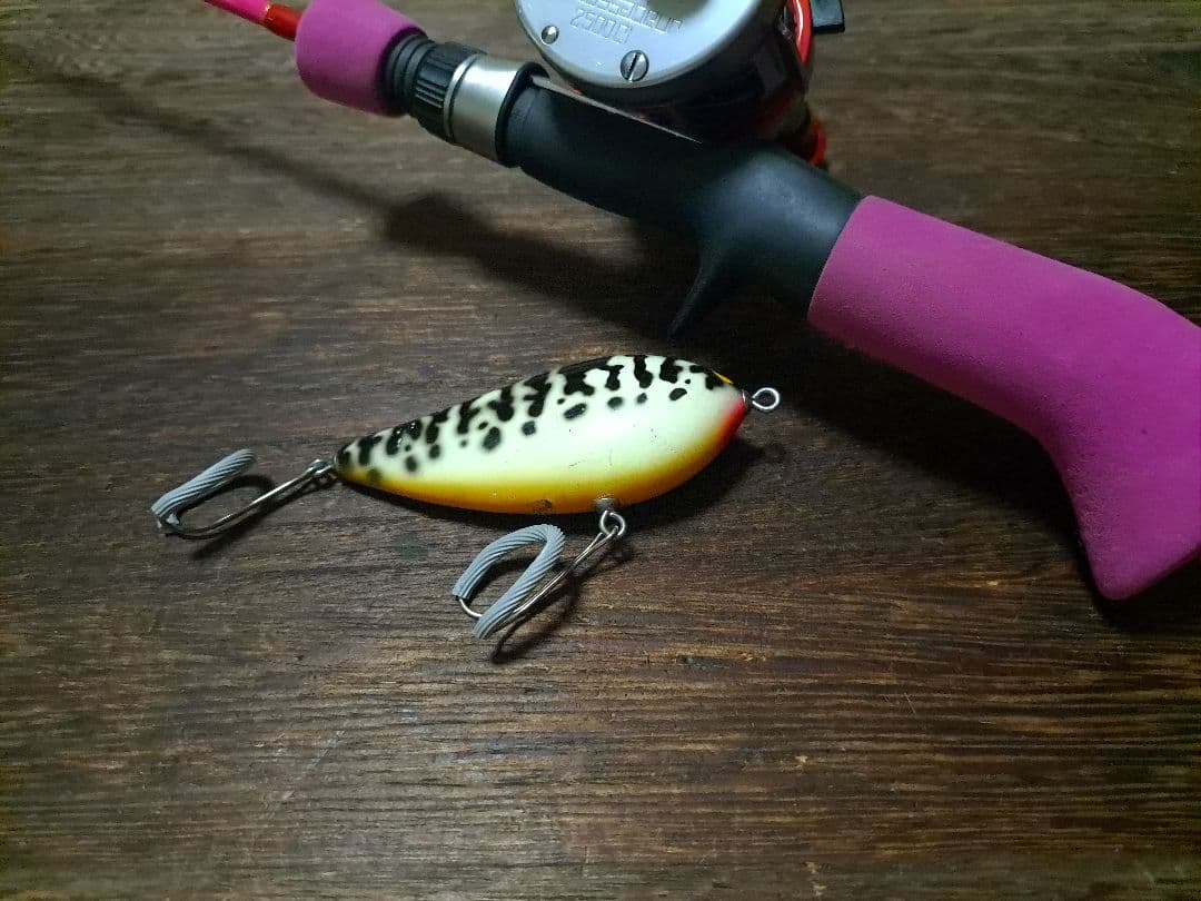 バルサ50　ステッピン・フラッター　ホワイトコーチドッグ