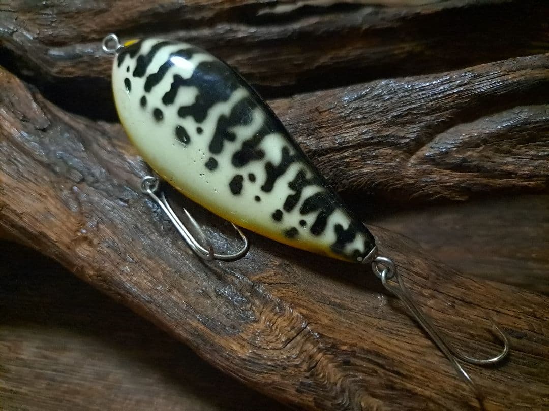 バルサ50　ステッピン・フラッター　ホワイトコーチドッグ