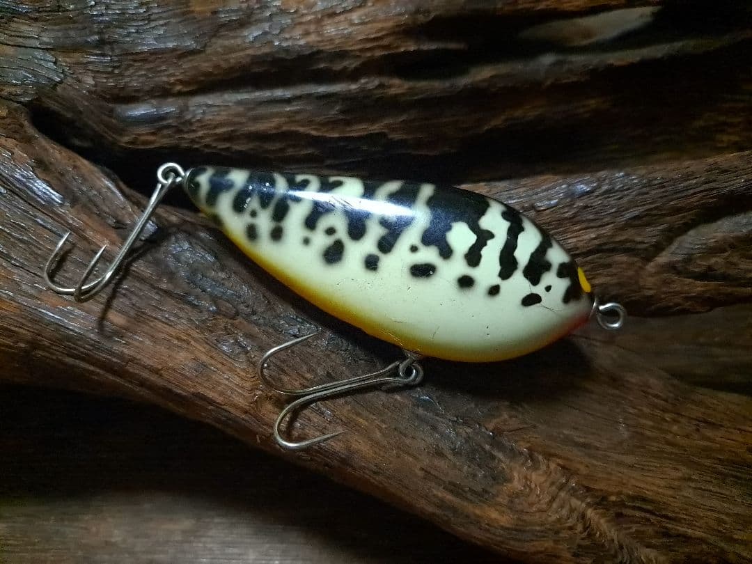 バルサ50　ステッピン・フラッター　ホワイトコーチドッグ