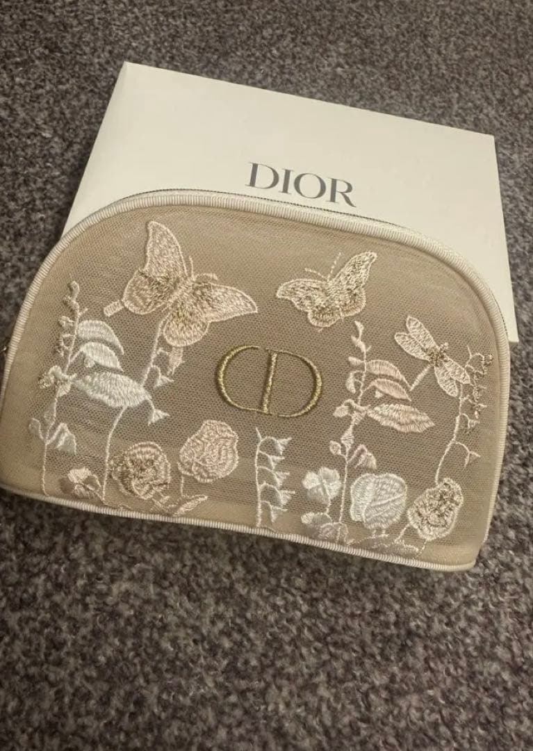 Diorマザーズデイ ディオールオリジナルポーチ 刺繍ポーチ ノベルティ