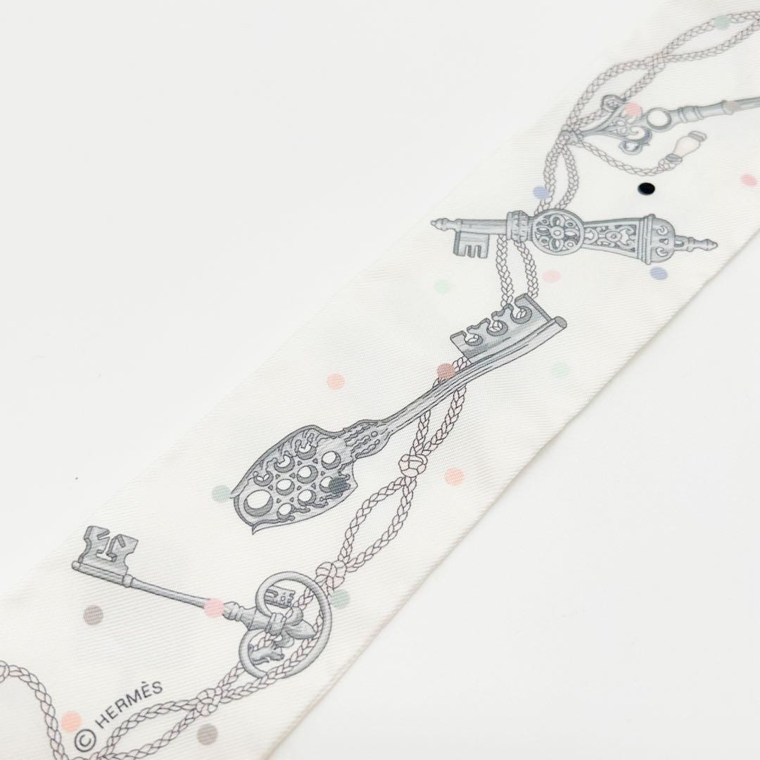 HERMES エルメス　ツイリー　スカーフ　LES　CLES　シルク　　鍵柄