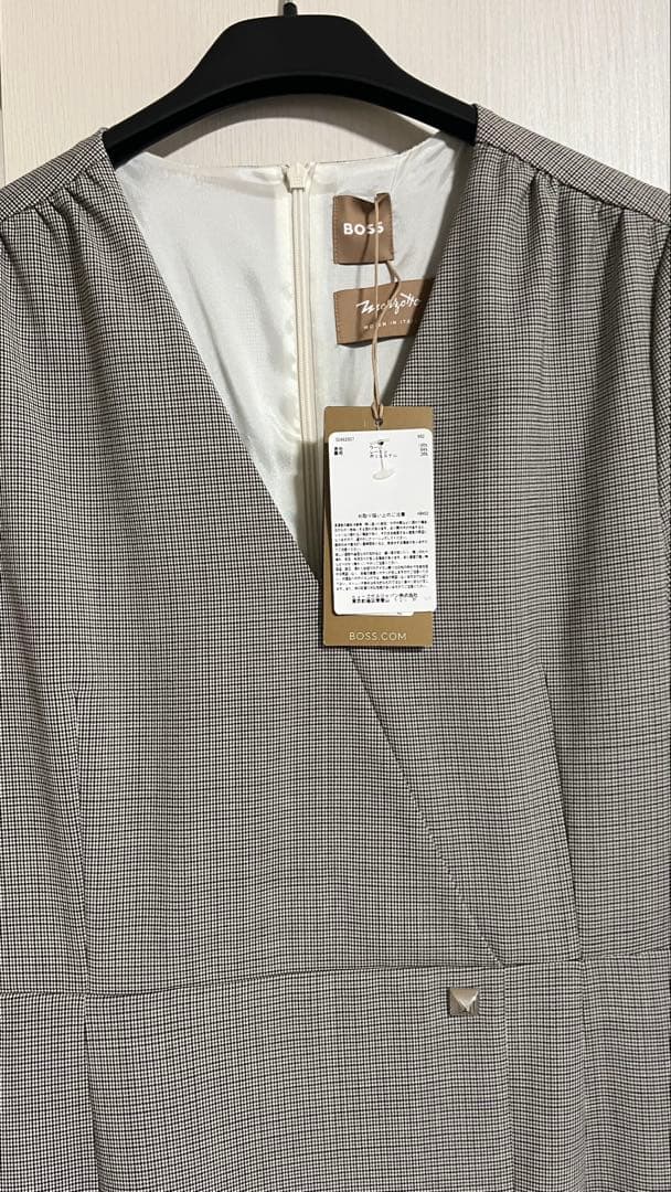 Hugo Boss 長袖 膝丈ドレス