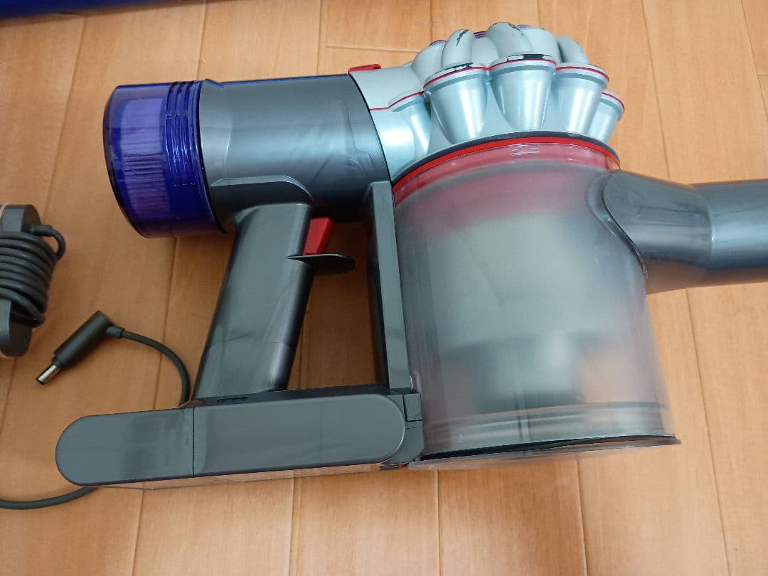 ダイソン V8 コードレスクリーナー SV25　分解洗浄品