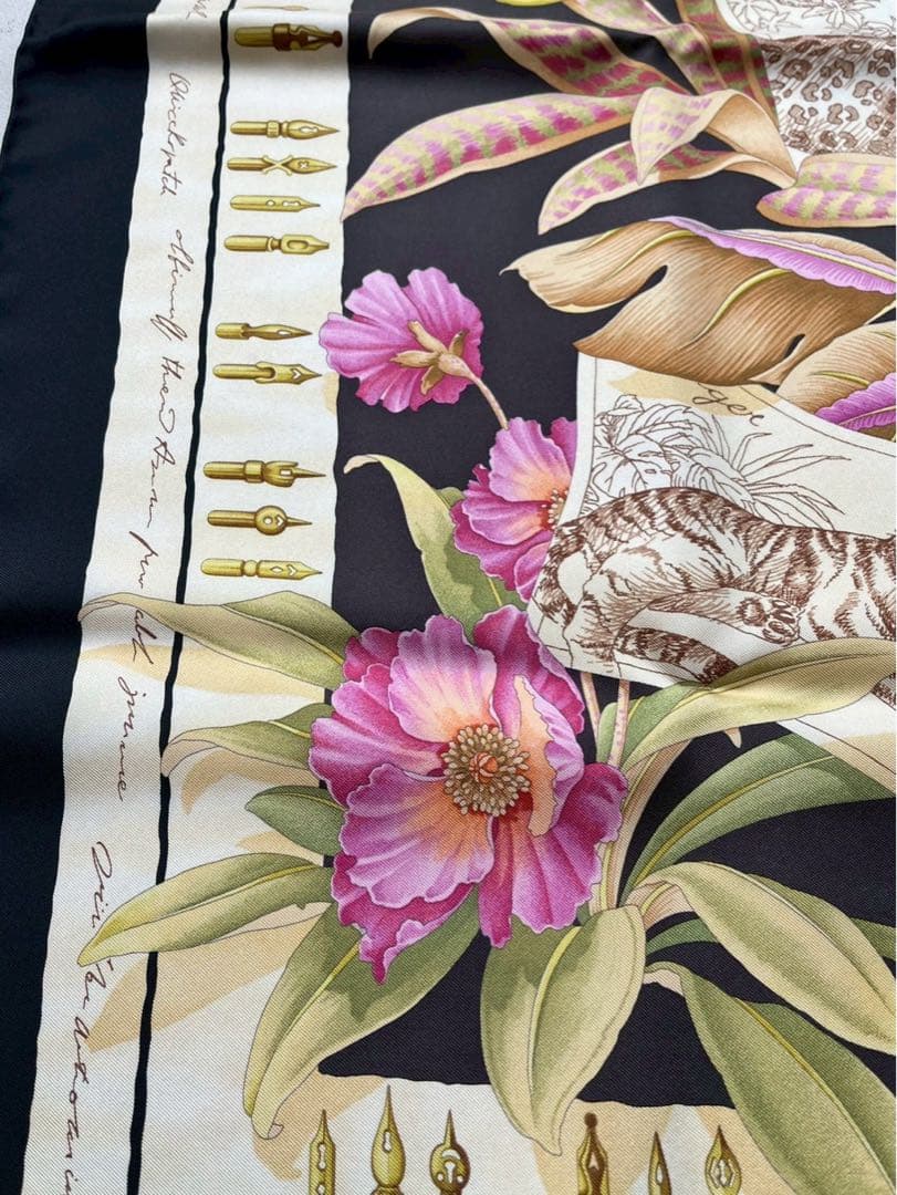 【新品未使用】Salvatore Ferragamo アニマル柄　シルクスカーフ