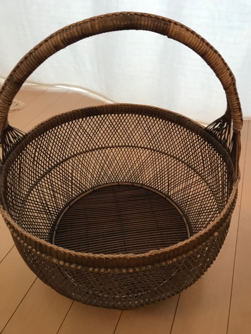 タイ製 植物の蔓で職人が作ったかご