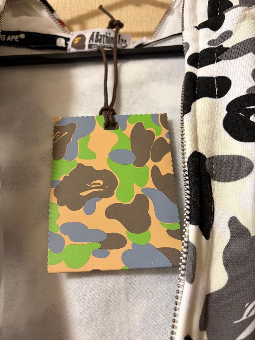 komomoA Bathing Ape シャークパーカー　蓄光白黒Lサイズ