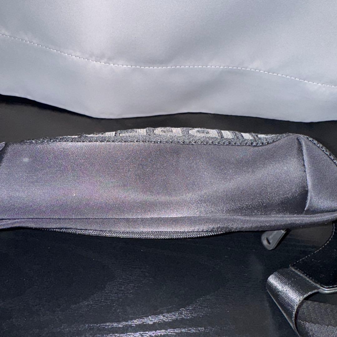 美品✨ BURBERRY バーバリー ナイロン ロゴ ボディバッグ ブラック