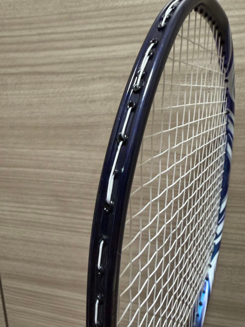 アストロクス100ZZ　4UG5　ヨネックス　バドミントンラケット