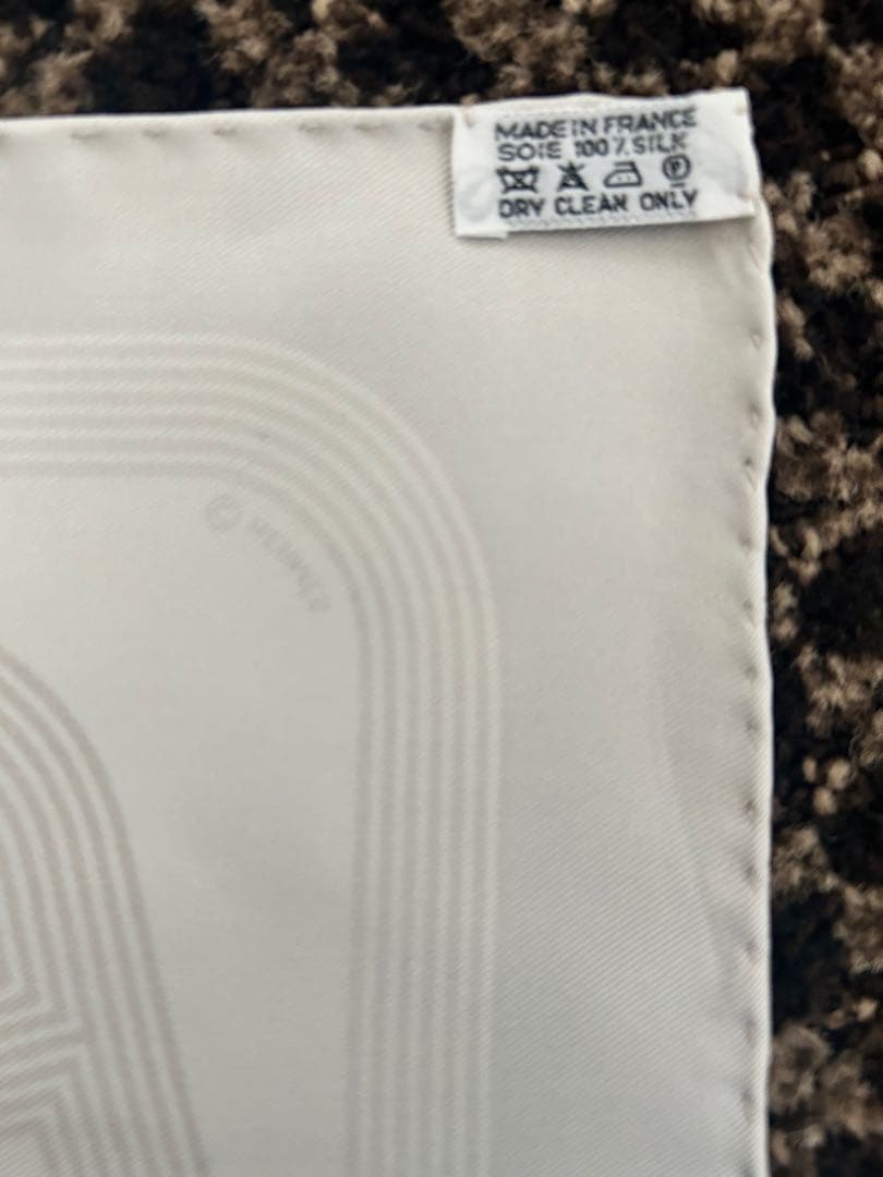 エルメススカーフ カレ45 ガブロッシュ 柄名:24フォーブルのサーキット